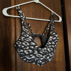 OFFLINE by aerie Goals Plunge Sports Bra - Leopard - Small